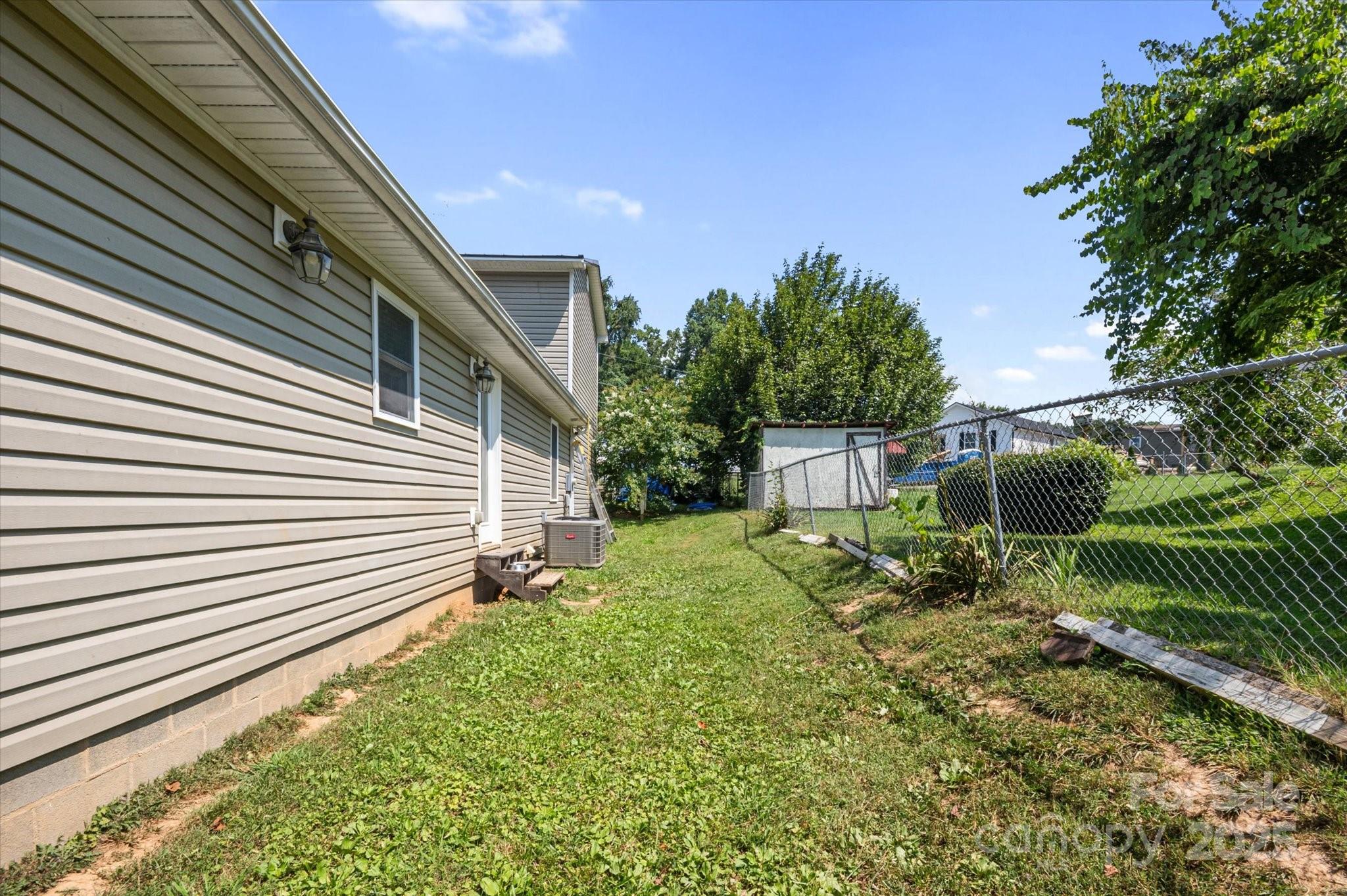 40 Alabama Avenue Marion, NC 28752 - Photo 7 of 38 a backyard of a house with plants and tree