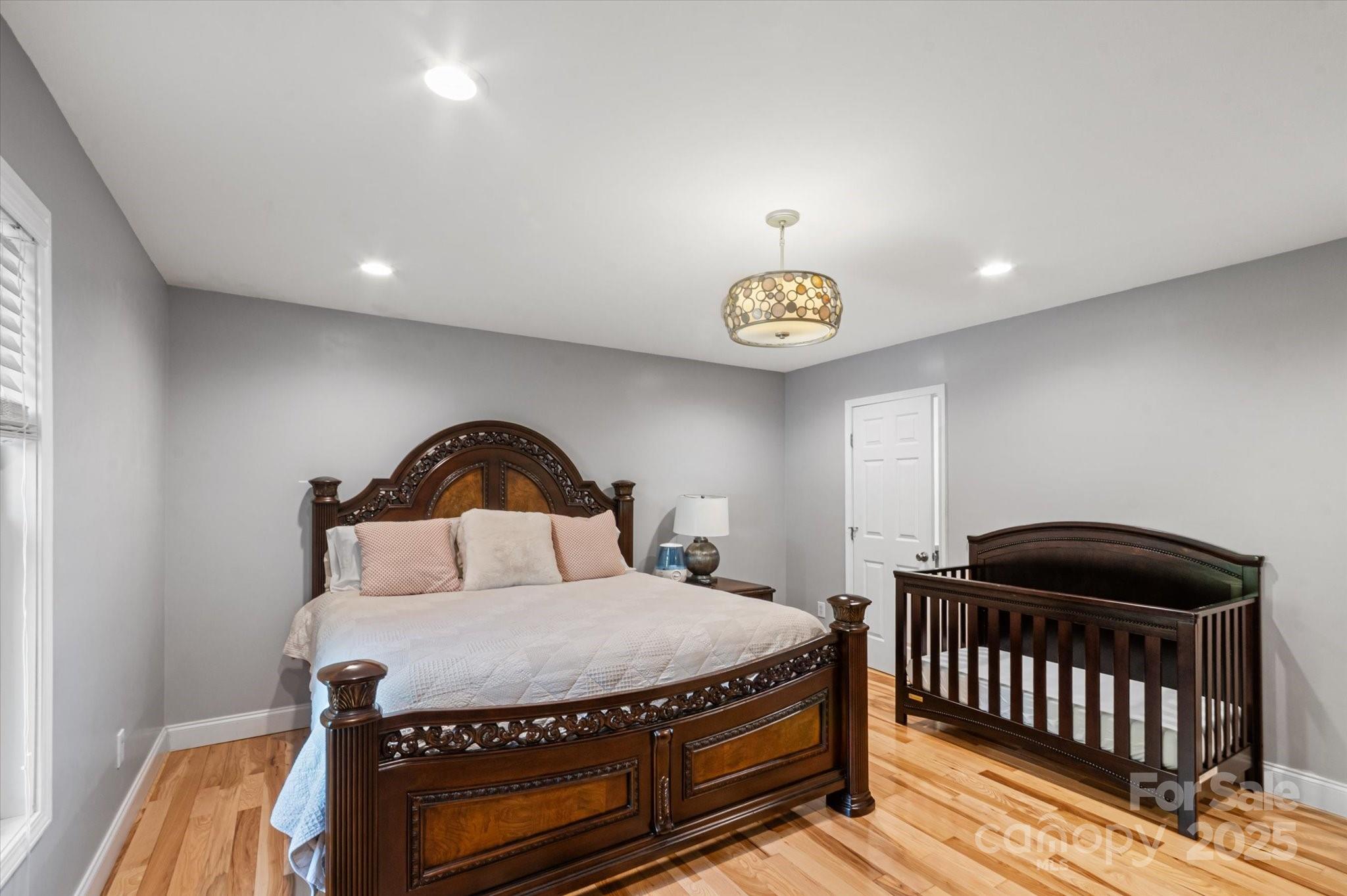 40 Alabama Avenue Marion, NC 28752 - Photo 10 of 38 a bedroom with a bed and a lamp on the table