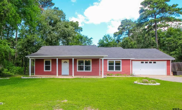 a view of a house with a backyard