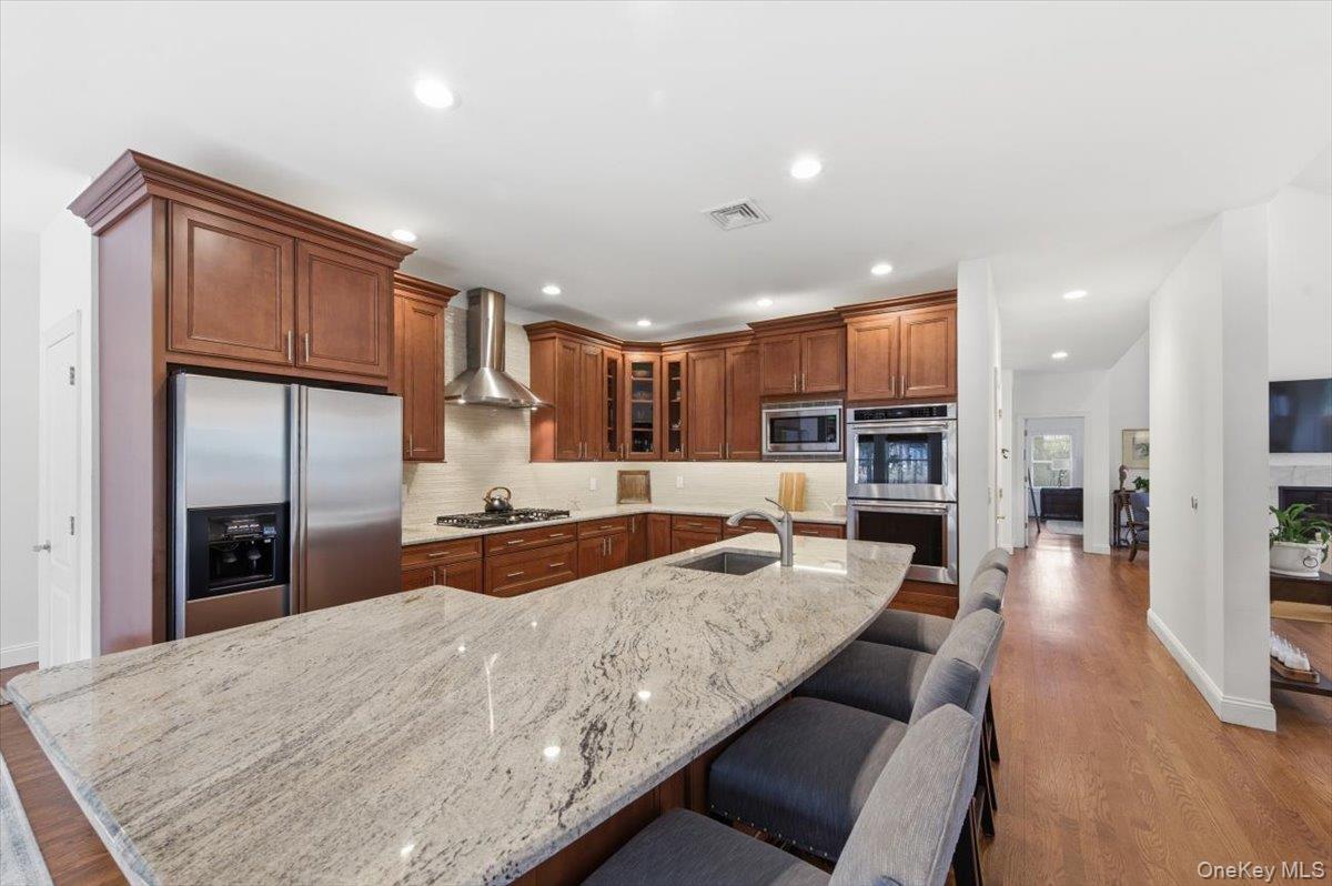 441 South Country Road East Patchogue, NY 11772 - Photo 14 of 45