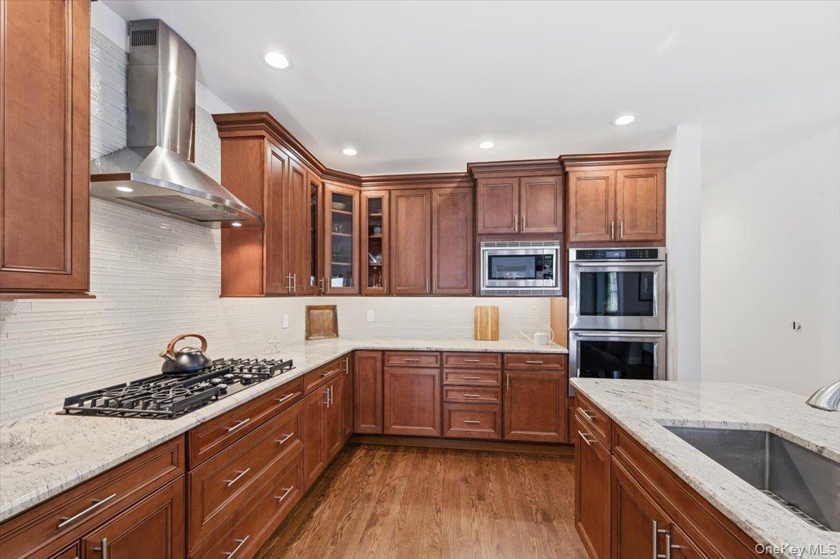 441 South Country Road East Patchogue, NY 11772 - Photo 15 of 45