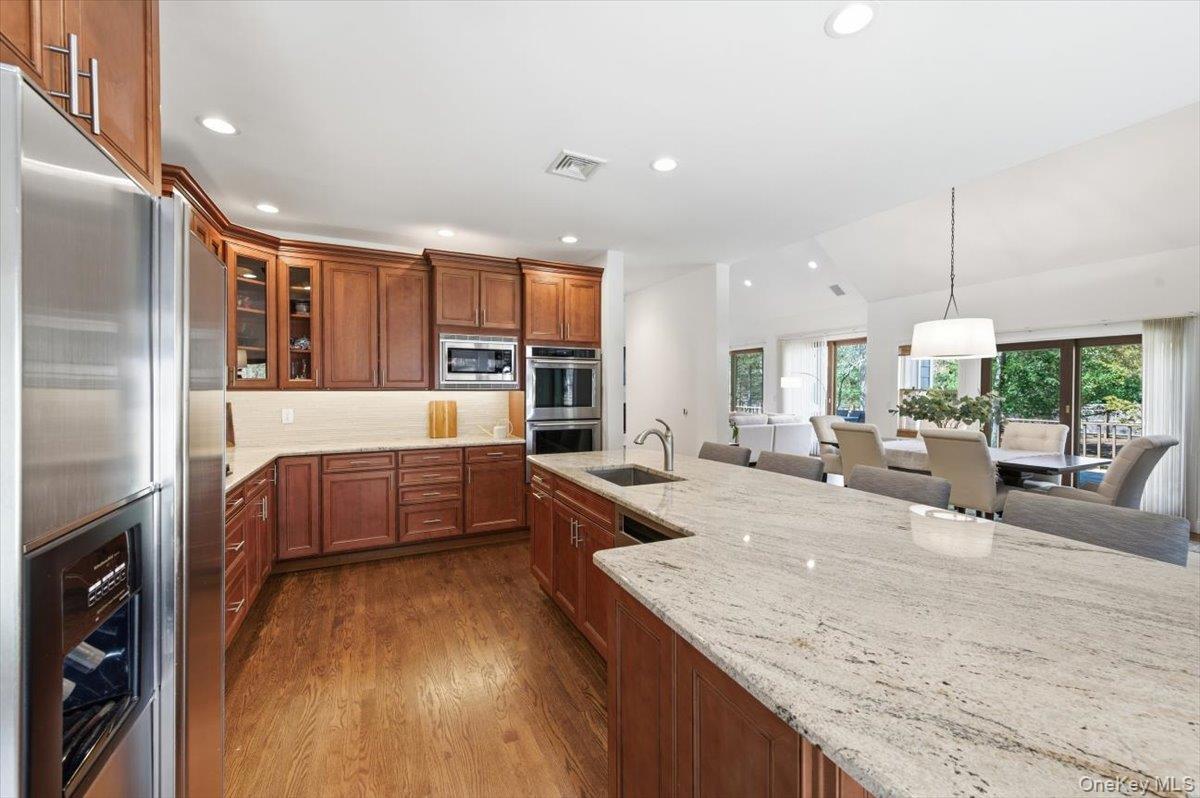 441 South Country Road East Patchogue, NY 11772 - Photo 16 of 45