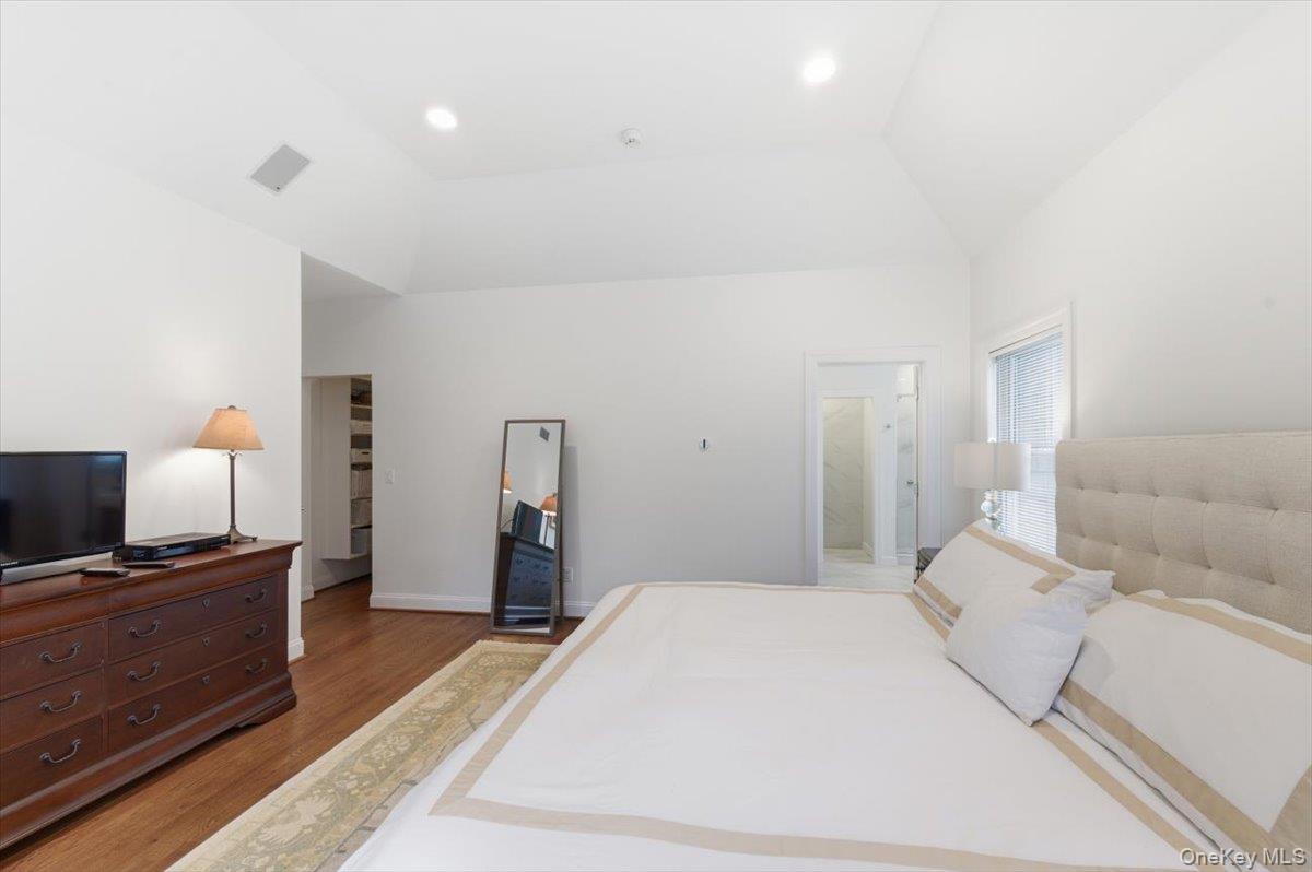 441 South Country Road East Patchogue, NY 11772 - Photo 20 of 45