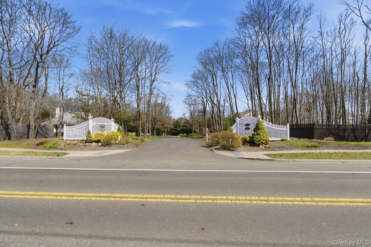 441 South Country Road East Patchogue, NY 11772 - Photo 3 of 45