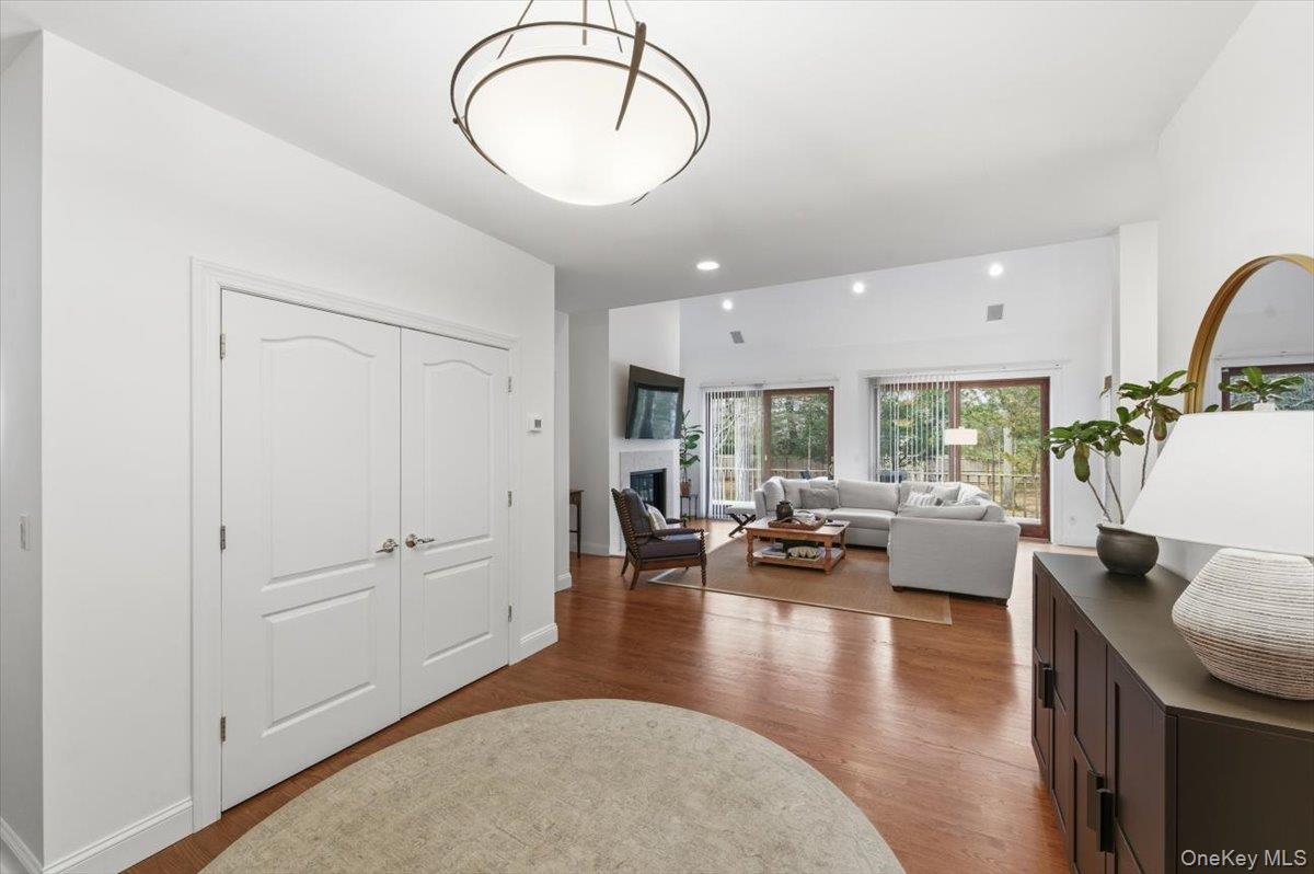 441 South Country Road East Patchogue, NY 11772 - Photo 4 of 45