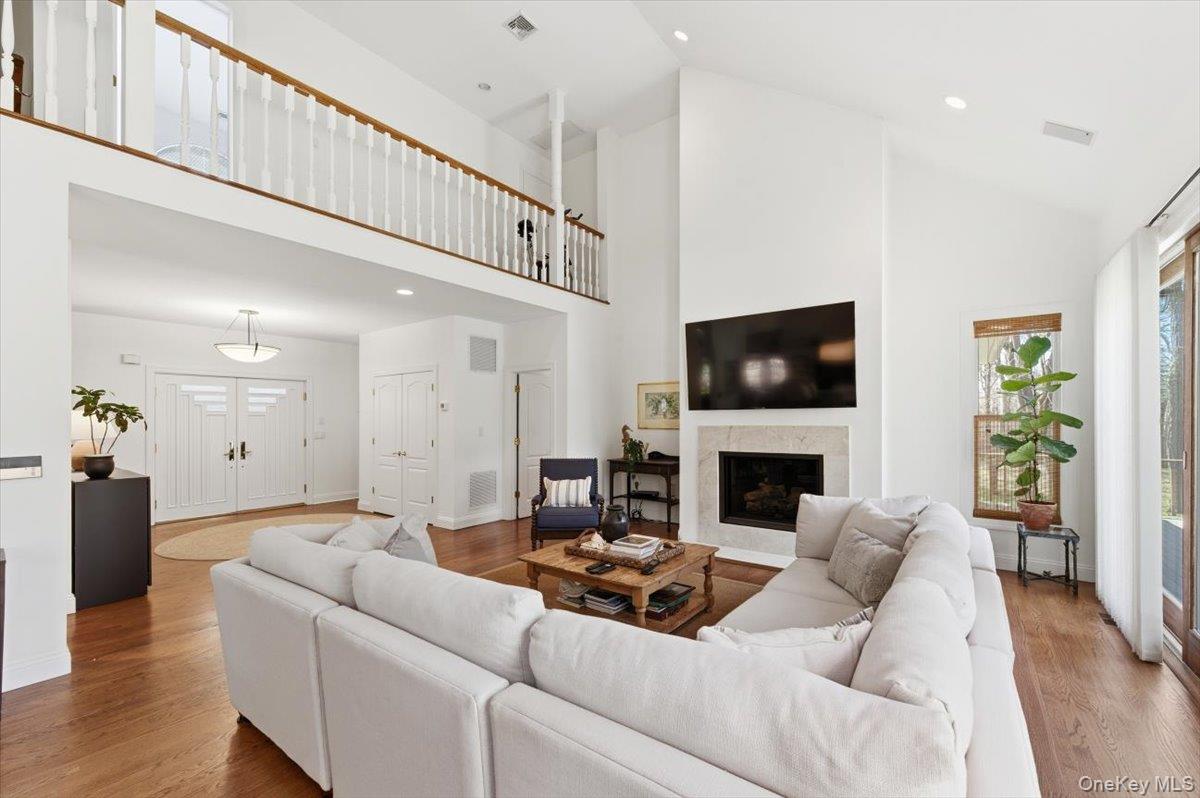 441 South Country Road East Patchogue, NY 11772 - Photo 9 of 45
