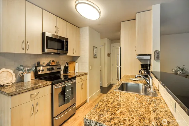 $365,000 | 23015 Edmonds Way, Unit A103, Edmonds, WA 98020