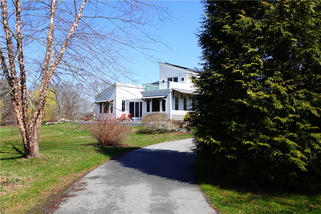 263 Indian Point Road Tiverton, RI 02878 - Photo 6 of 45 Approach
