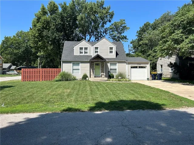$325,000 | 7744 Grand Avenue, Kansas City, MO 64114