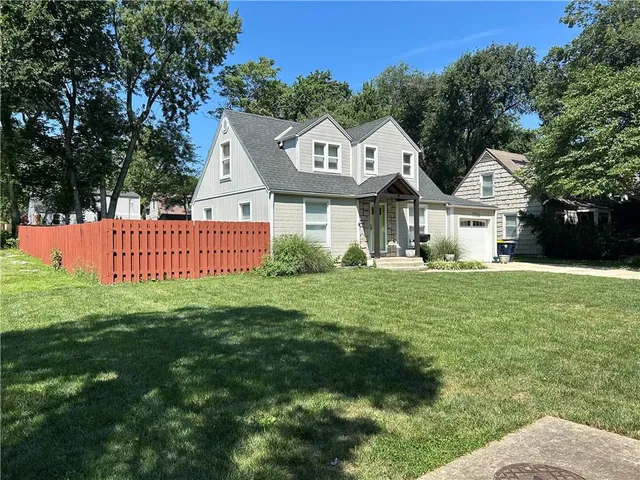 $325,000 | 7744 Grand Avenue, Kansas City, MO 64114