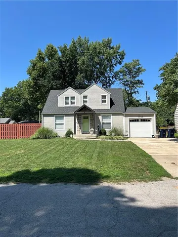 $325,000 | 7744 Grand Avenue, Kansas City, MO 64114