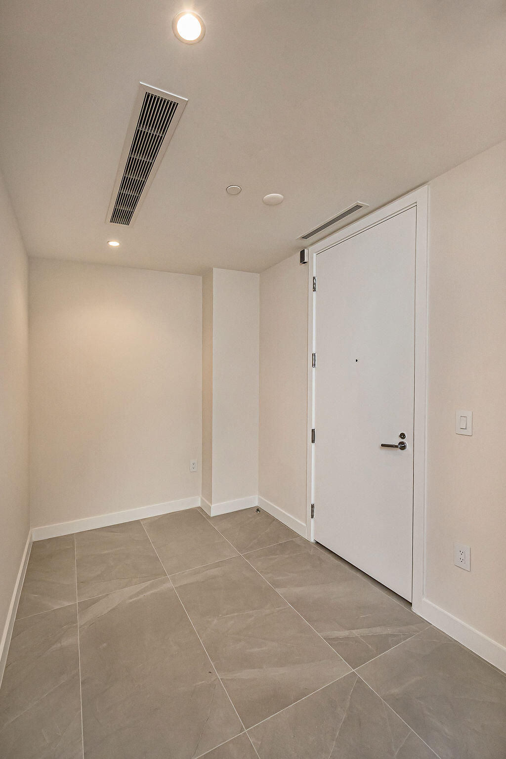 220 Southeast Mizner Boulevard, Unit 204 Boca Raton, FL 33432 - Photo 3 of 86 0002_5124