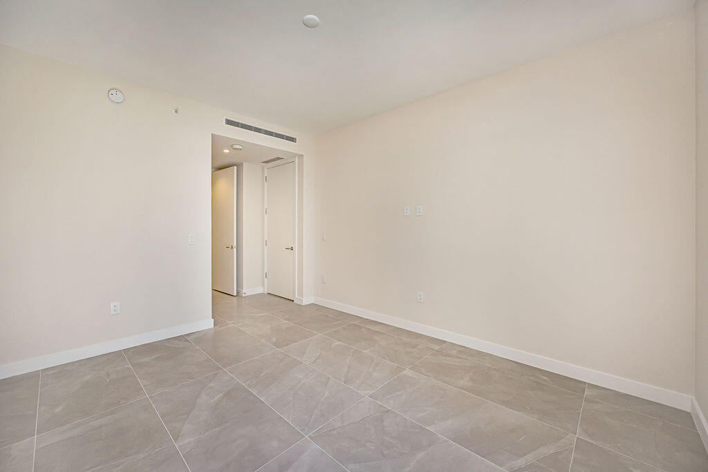 220 Southeast Mizner Boulevard, Unit 204 Boca Raton, FL 33432 - Photo 38 of 86 0032_5217