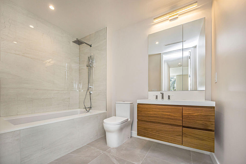 220 Southeast Mizner Boulevard, Unit 204 Boca Raton, FL 33432 - Photo 42 of 86 0036_5228
