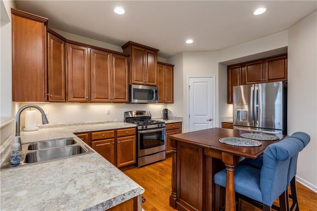 323 Ranchero Drive Coraopolis, PA 15108 - Photo 10 of 24 Gallery Image 10