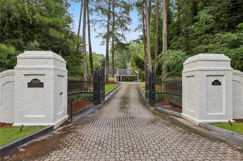 a view of a pathway both side of building