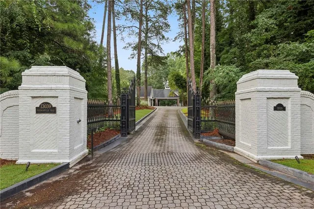 a view of a pathway both side of building