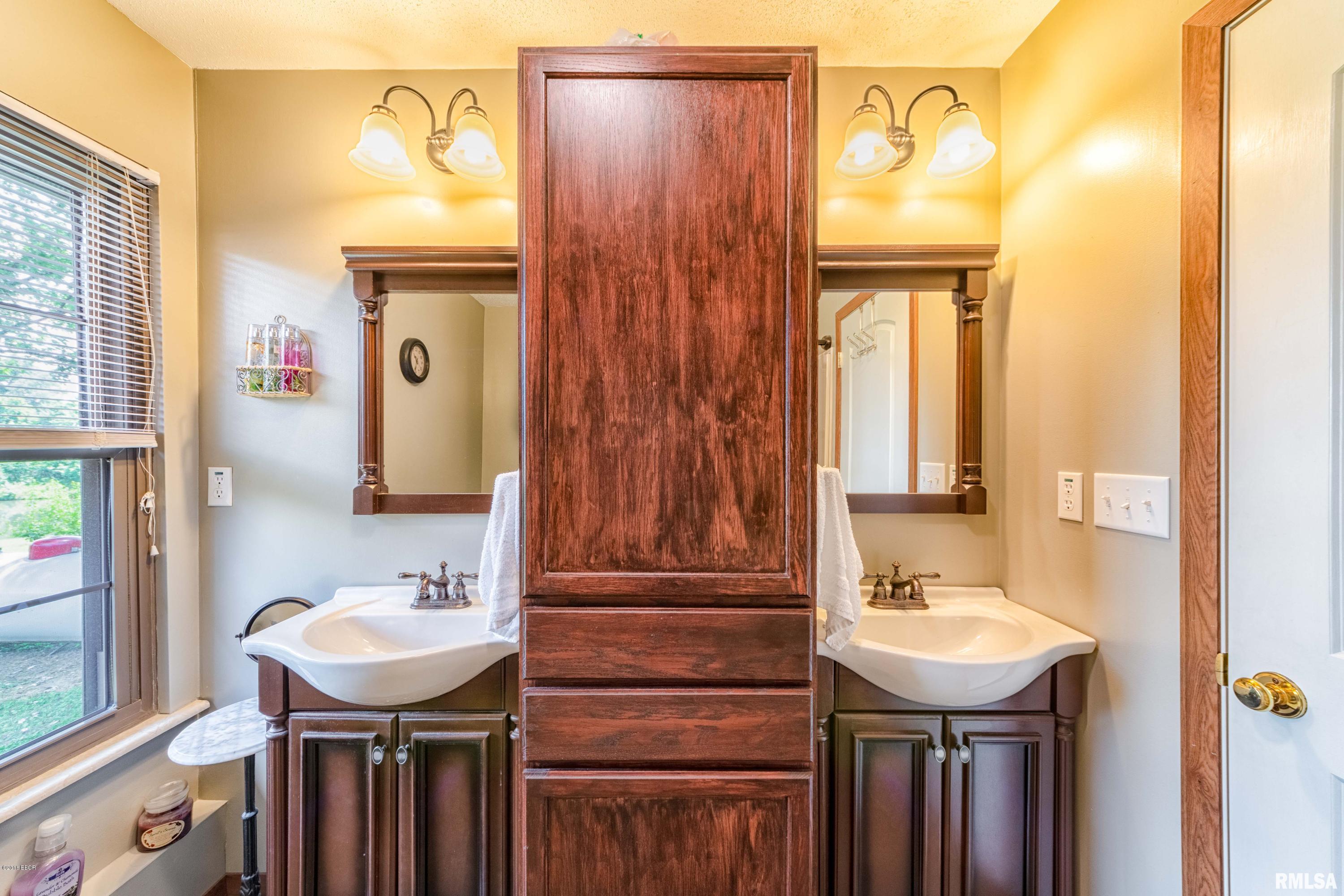 13206 Cruse Road Carterville, IL 62918 - Photo 13 of 36 Gallery Image 13