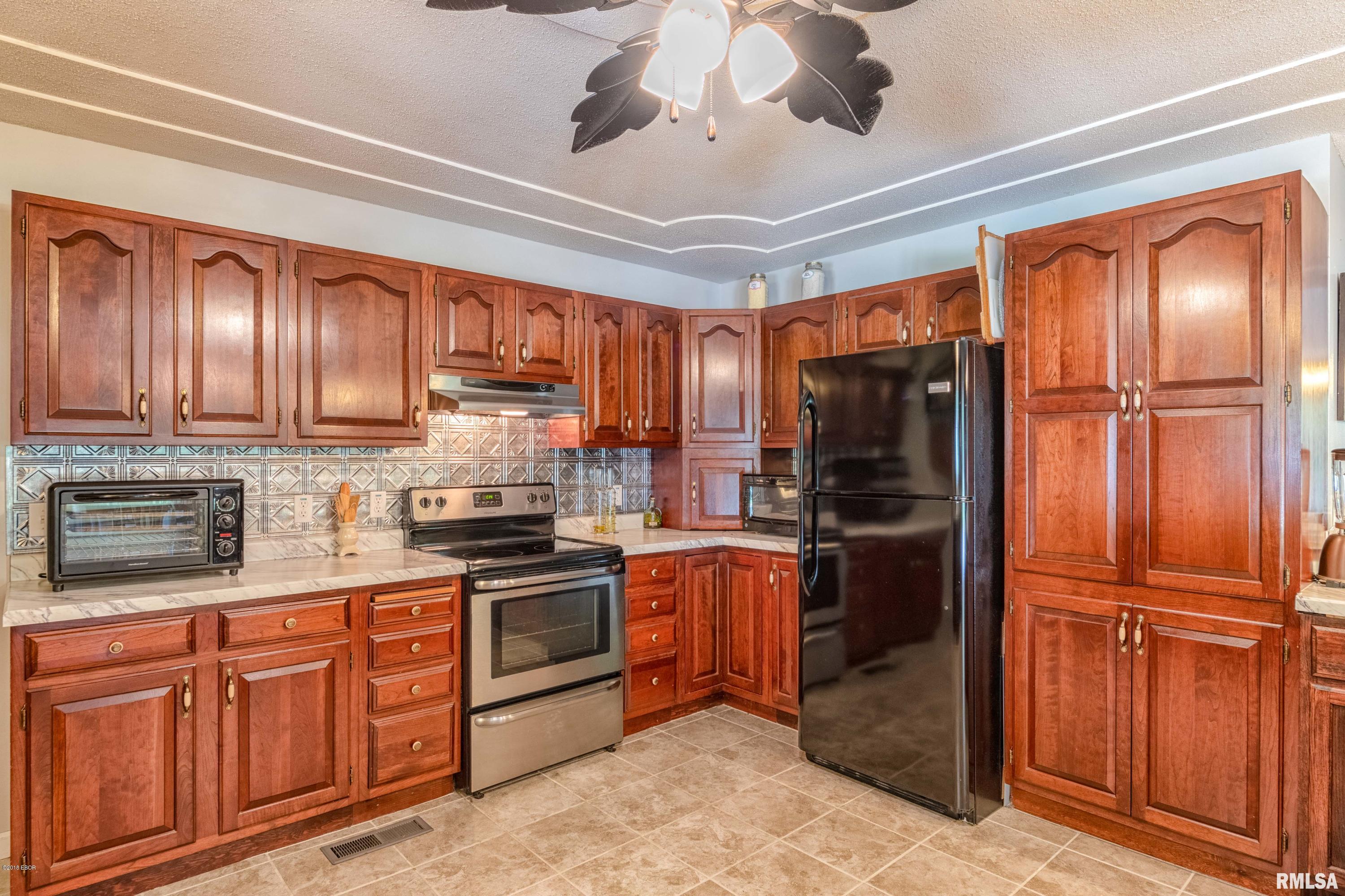 13206 Cruse Road Carterville, IL 62918 - Photo 5 of 36 Gallery Image 5