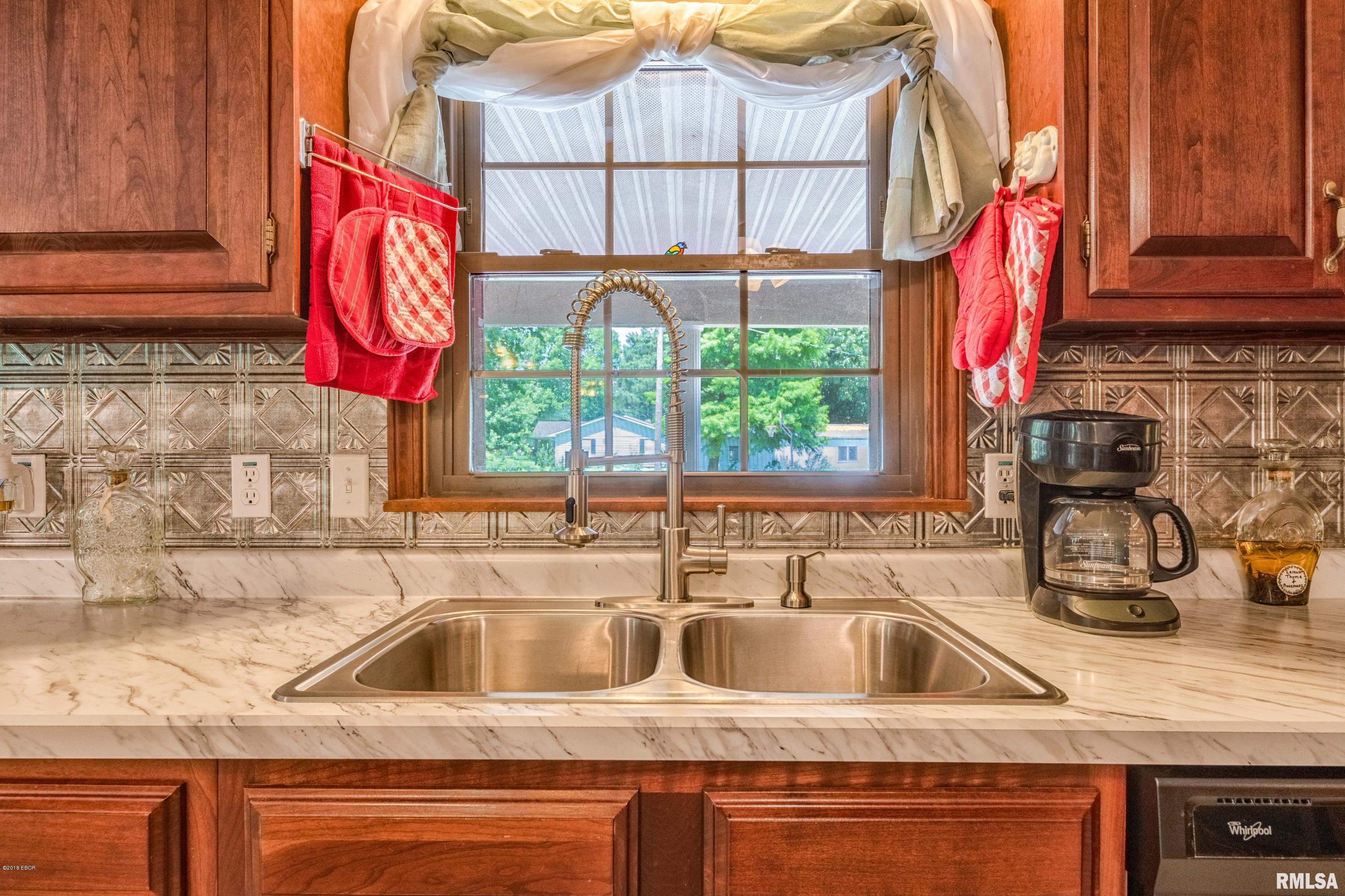 13206 Cruse Road Carterville, IL 62918 - Photo 6 of 36 Gallery Image 6