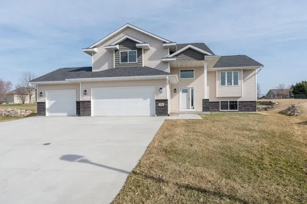 $525,000 | 108 Ella Court, Mankato, MN 56001