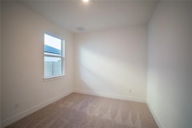 a view of a house with yard