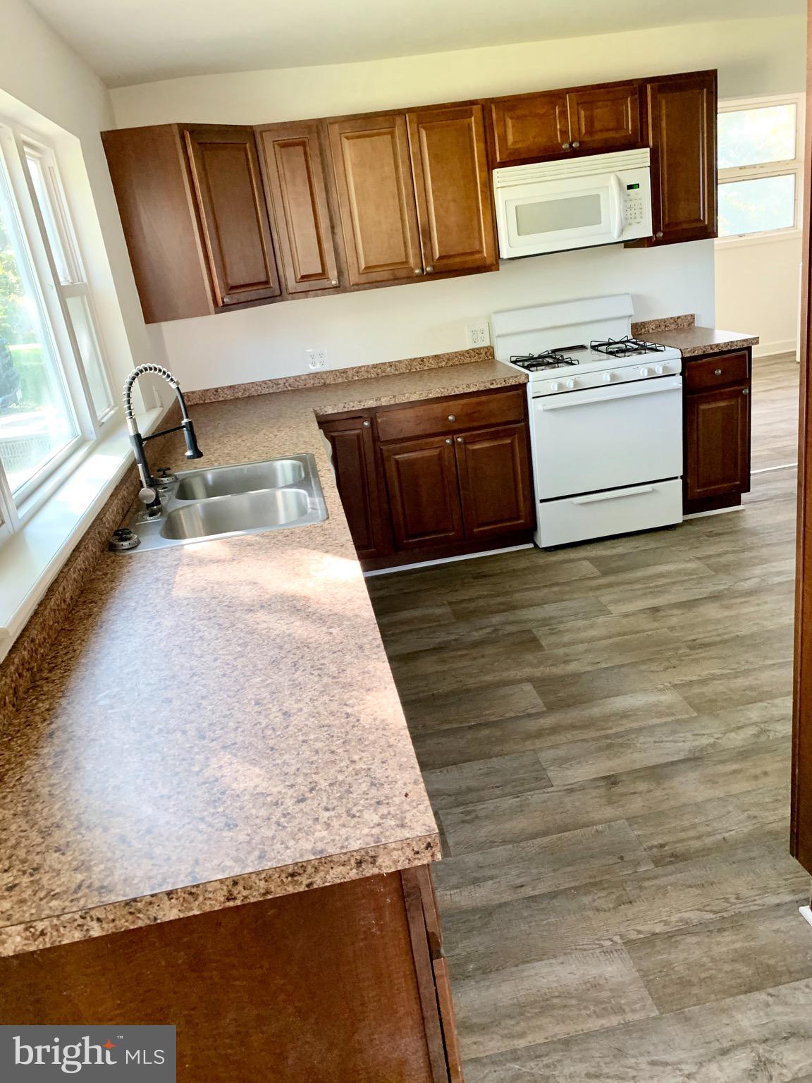 803 Philadelphia Road Joppa, MD 21085 - Photo 6 of 27 Kitchen with lots of counter space