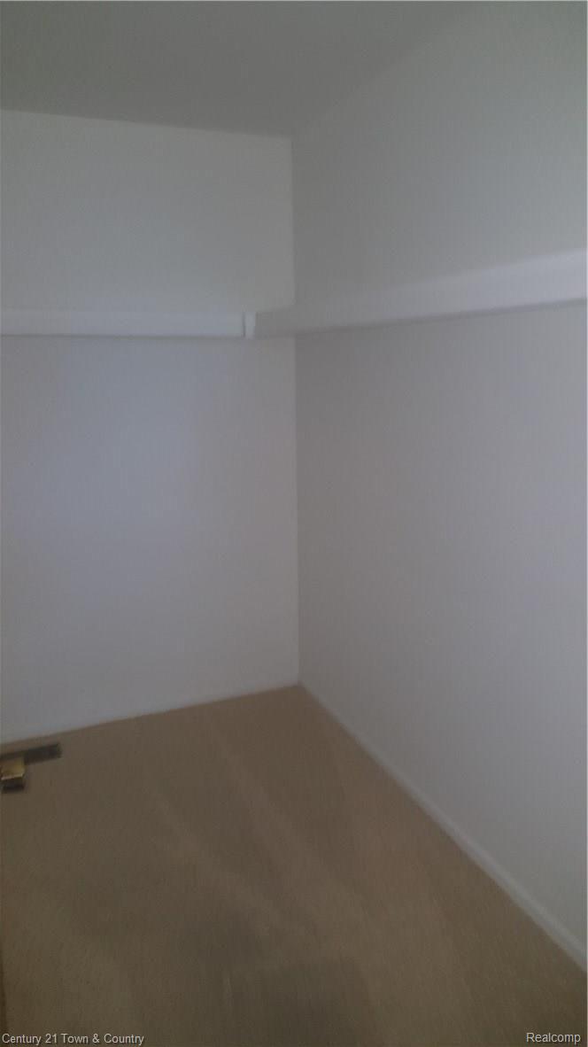340 Meadow Bridge Drive Rochester, MI 48307 - Photo 14 of 26 Master Walk In Closet