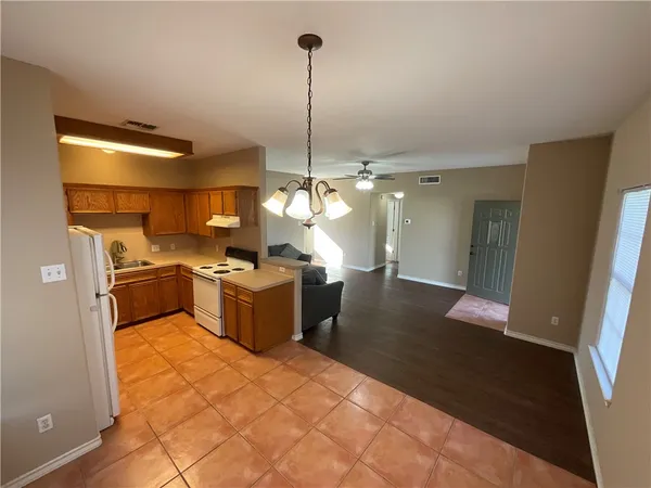 $1,100 | 309 Rosebud Avenue, Unit D, Corpus Christi, TX 78404