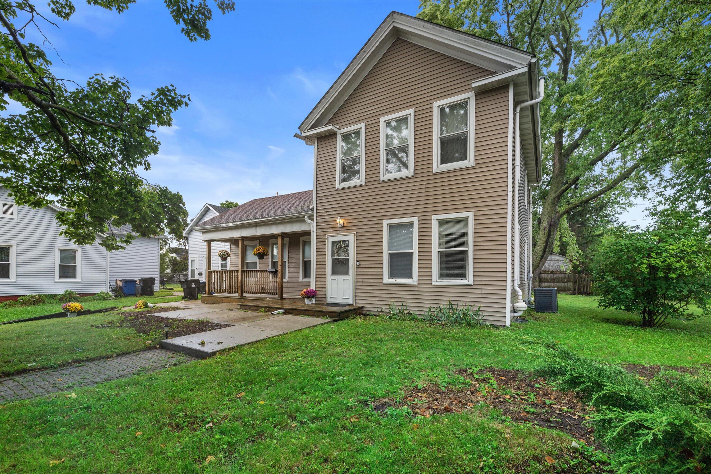 1221 North Main Street Racine, WI 53402 - Photo 23 of 30 Front of Home