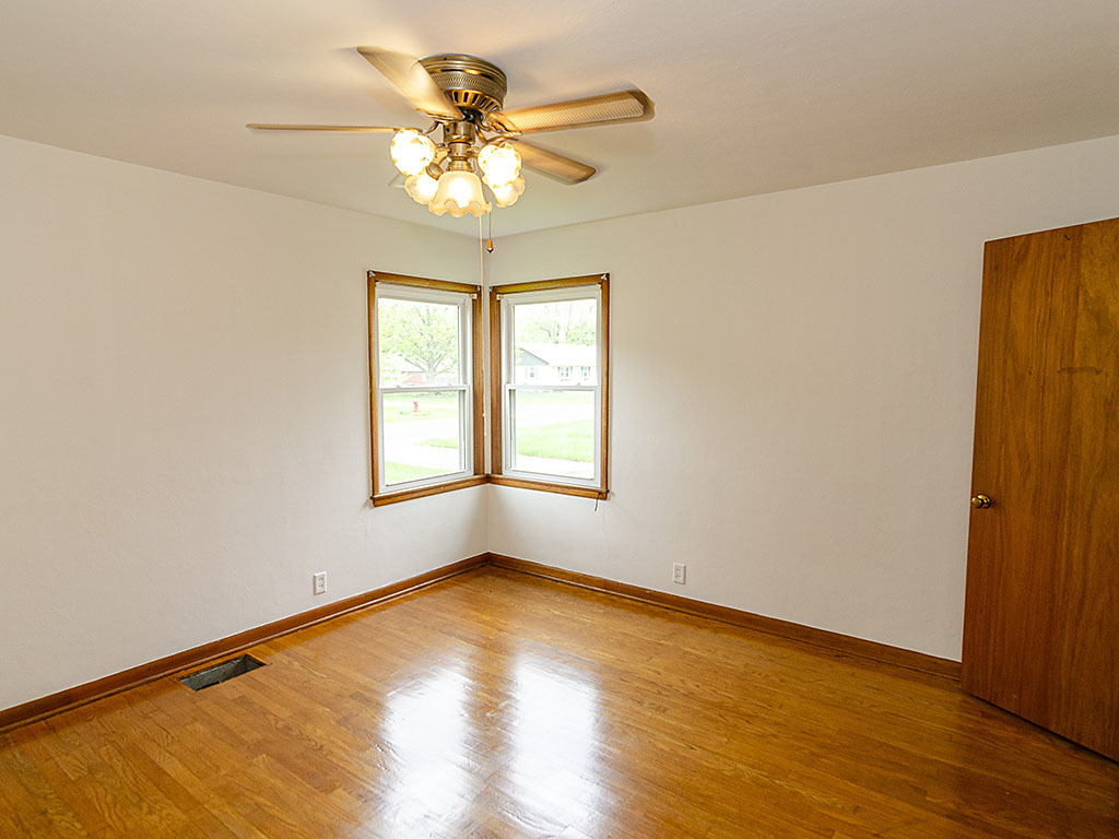 909 South Longview Road Monticello, IL 61856 - Photo 13 of 36 Gallery Image 13