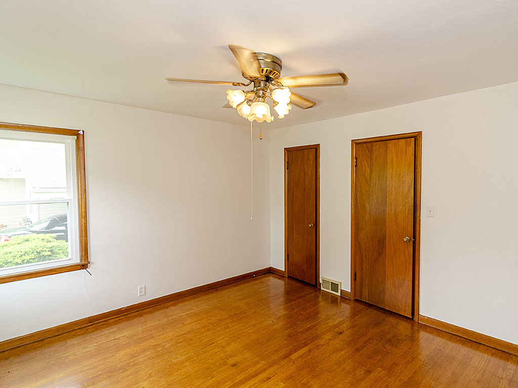 909 South Longview Road Monticello, IL 61856 - Photo 14 of 36 Gallery Image 14