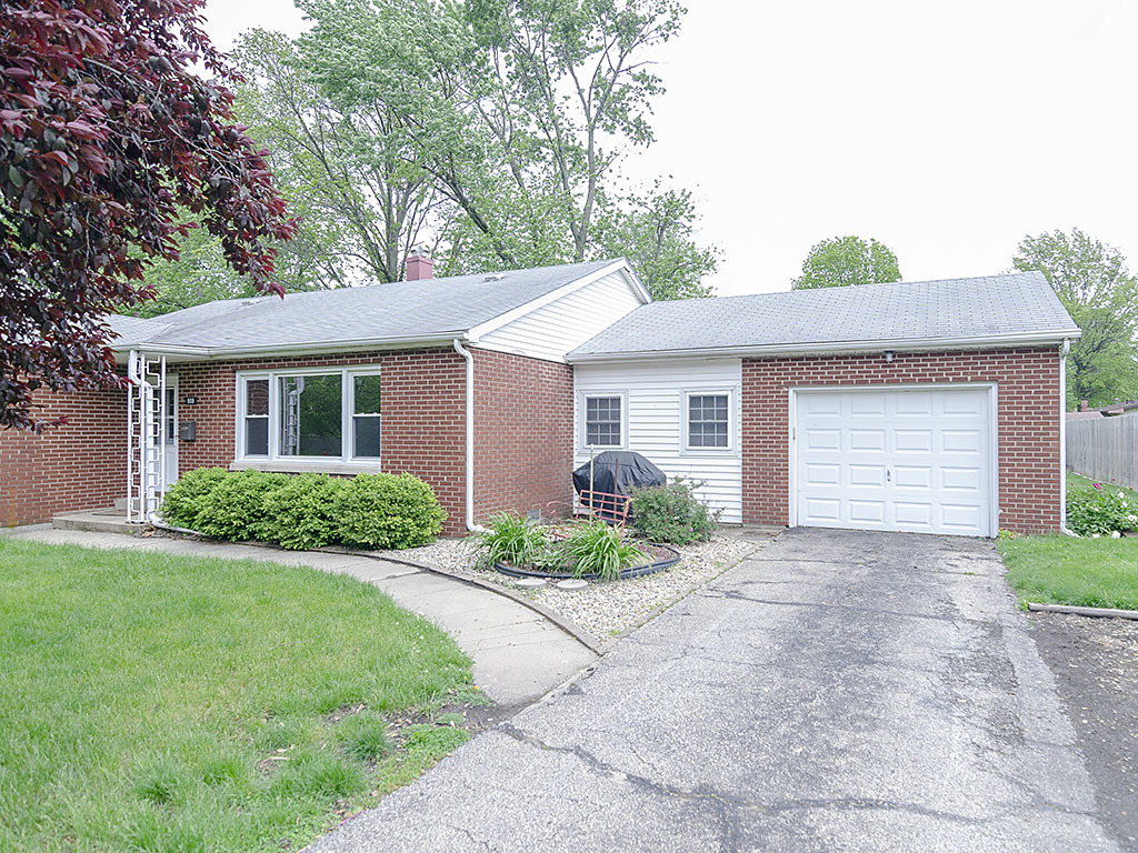 909 South Longview Road Monticello, IL 61856 - Photo 25 of 36 Gallery Image 25