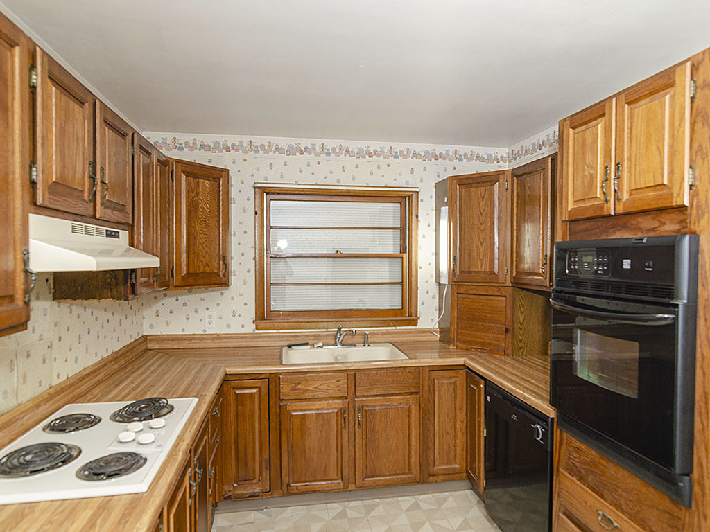 909 South Longview Road Monticello, IL 61856 - Photo 3 of 36 Gallery Image 3