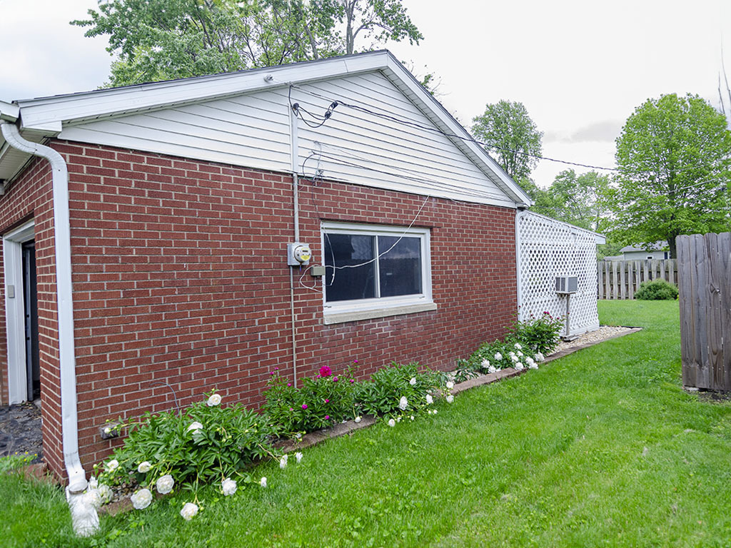 909 South Longview Road Monticello, IL 61856 - Photo 32 of 36 Gallery Image 32