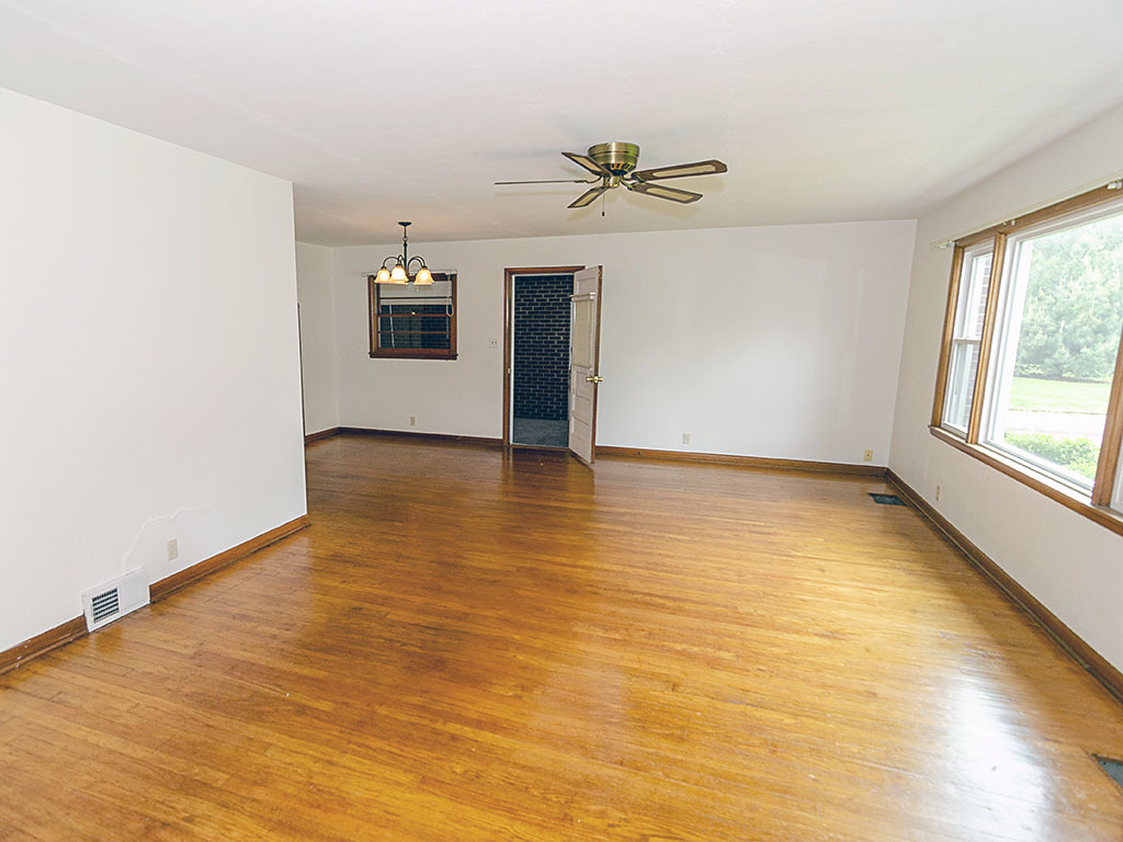 909 South Longview Road Monticello, IL 61856 - Photo 8 of 36 Gallery Image 8