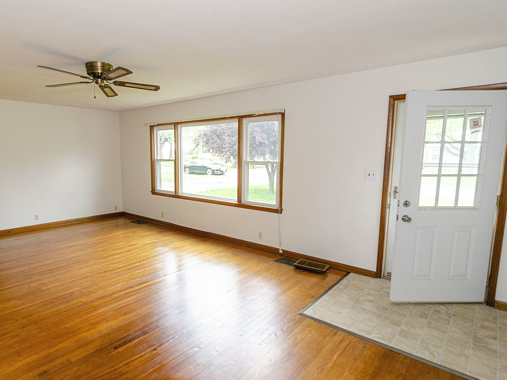 909 South Longview Road Monticello, IL 61856 - Photo 9 of 36 Gallery Image 9
