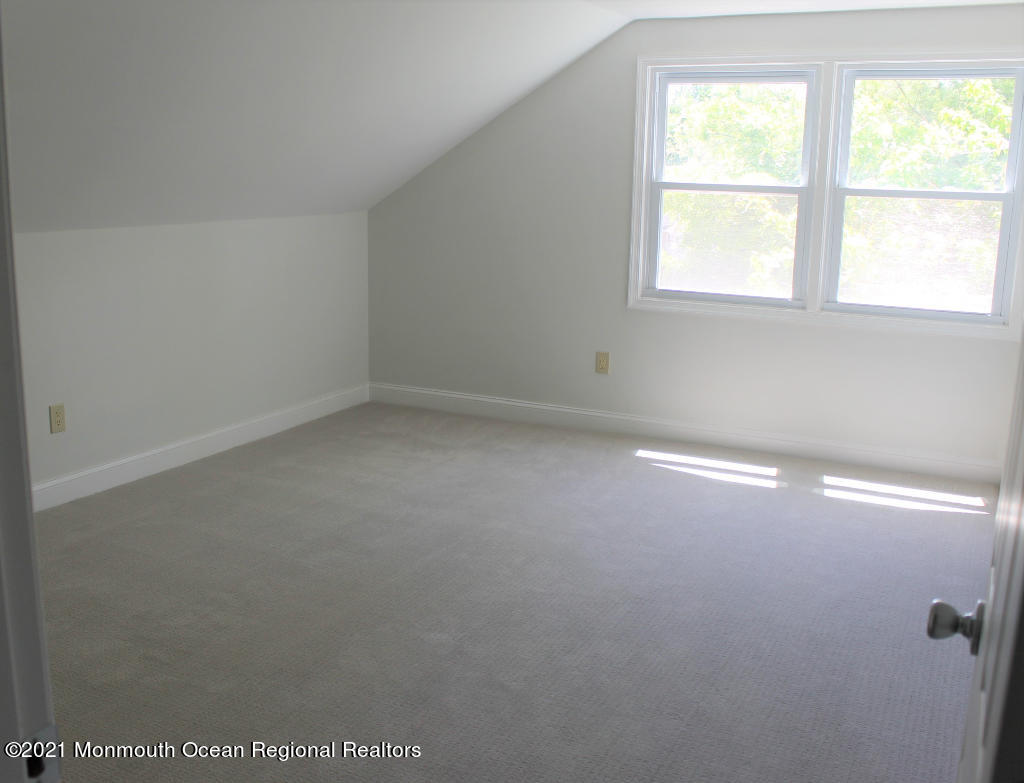 95 Lakeridge Drive Matawan, NJ 07747 - Photo 18 of 22 21