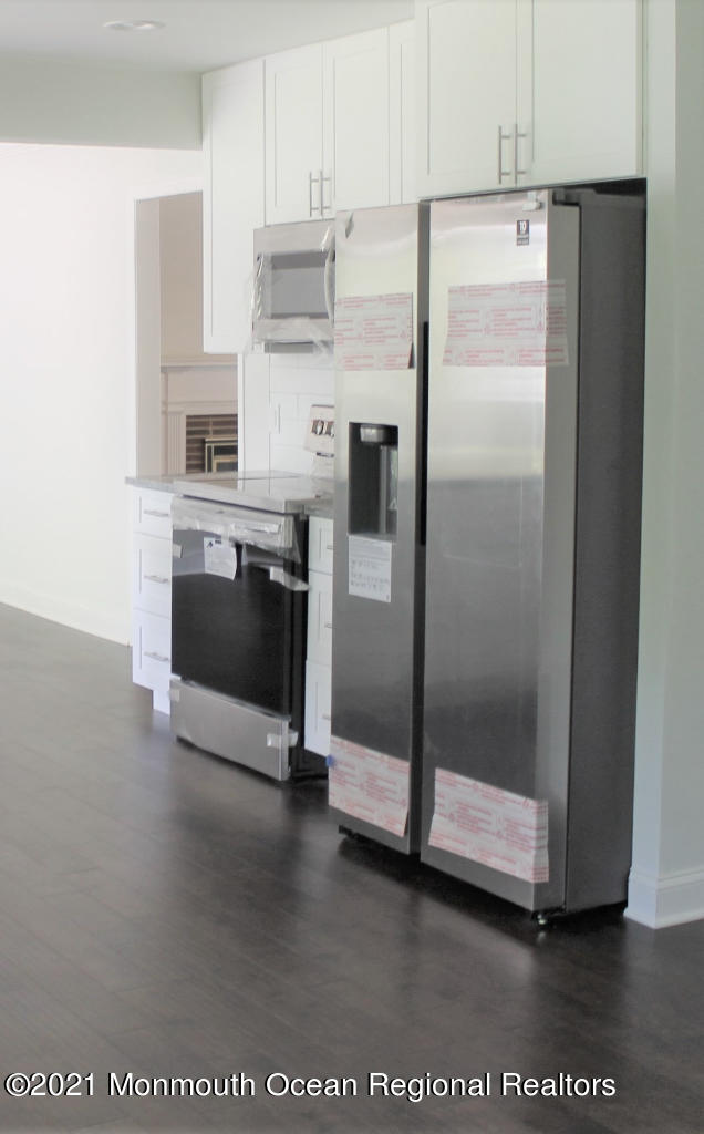 95 Lakeridge Drive Matawan, NJ 07747 - Photo 4 of 22 04