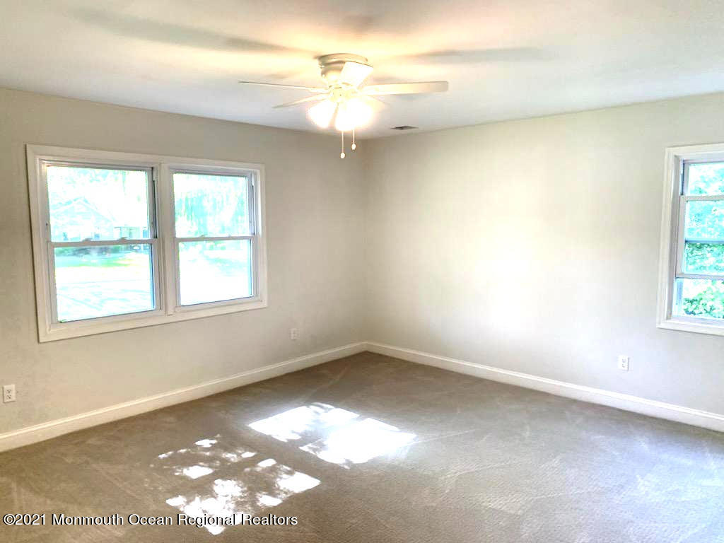 95 Lakeridge Drive Matawan, NJ 07747 - Photo 10 of 22 12