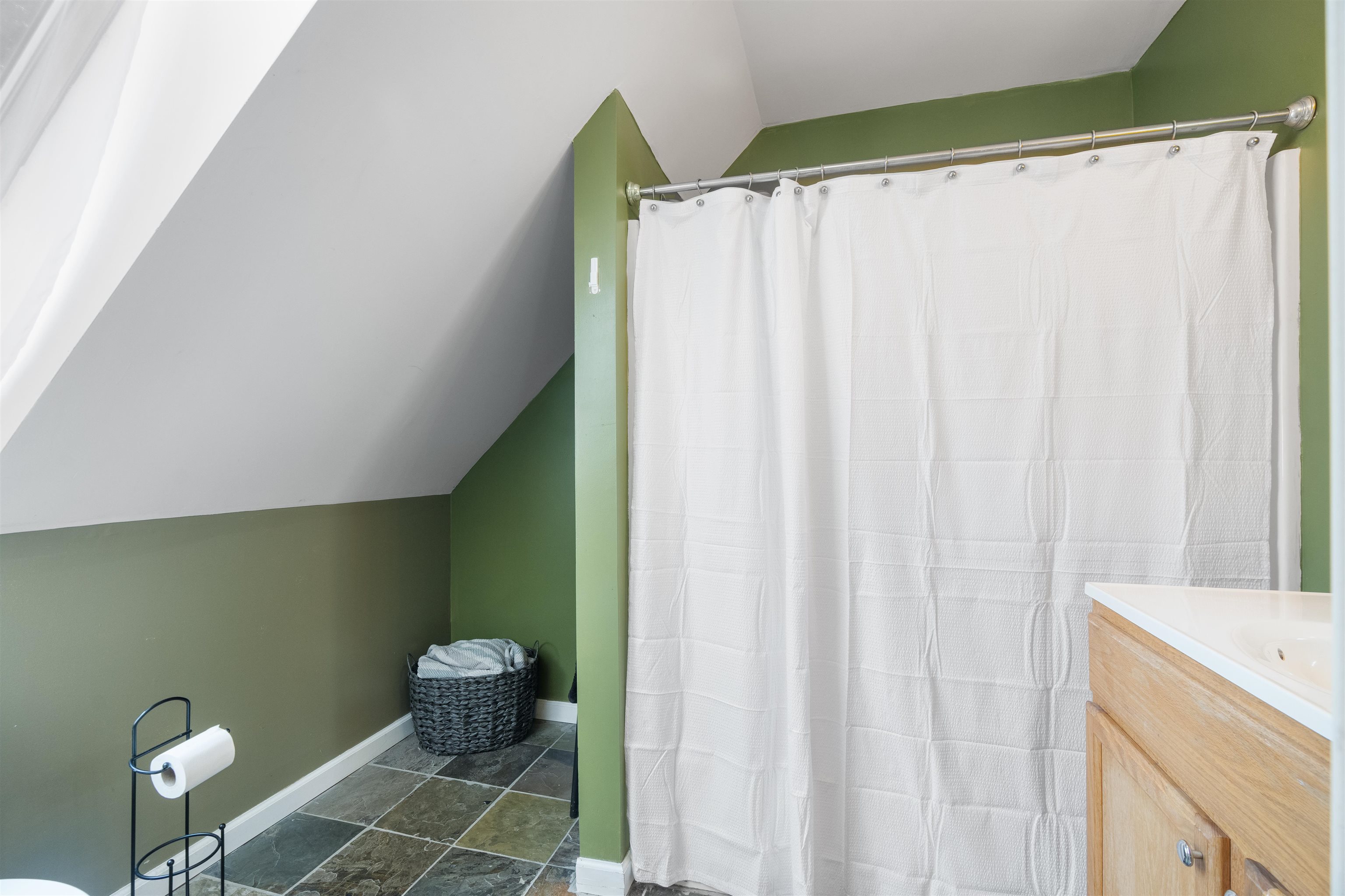 7 Woodlawn Road Raymond, NH 03077 - Photo 18 of 31 Gallery Image 18