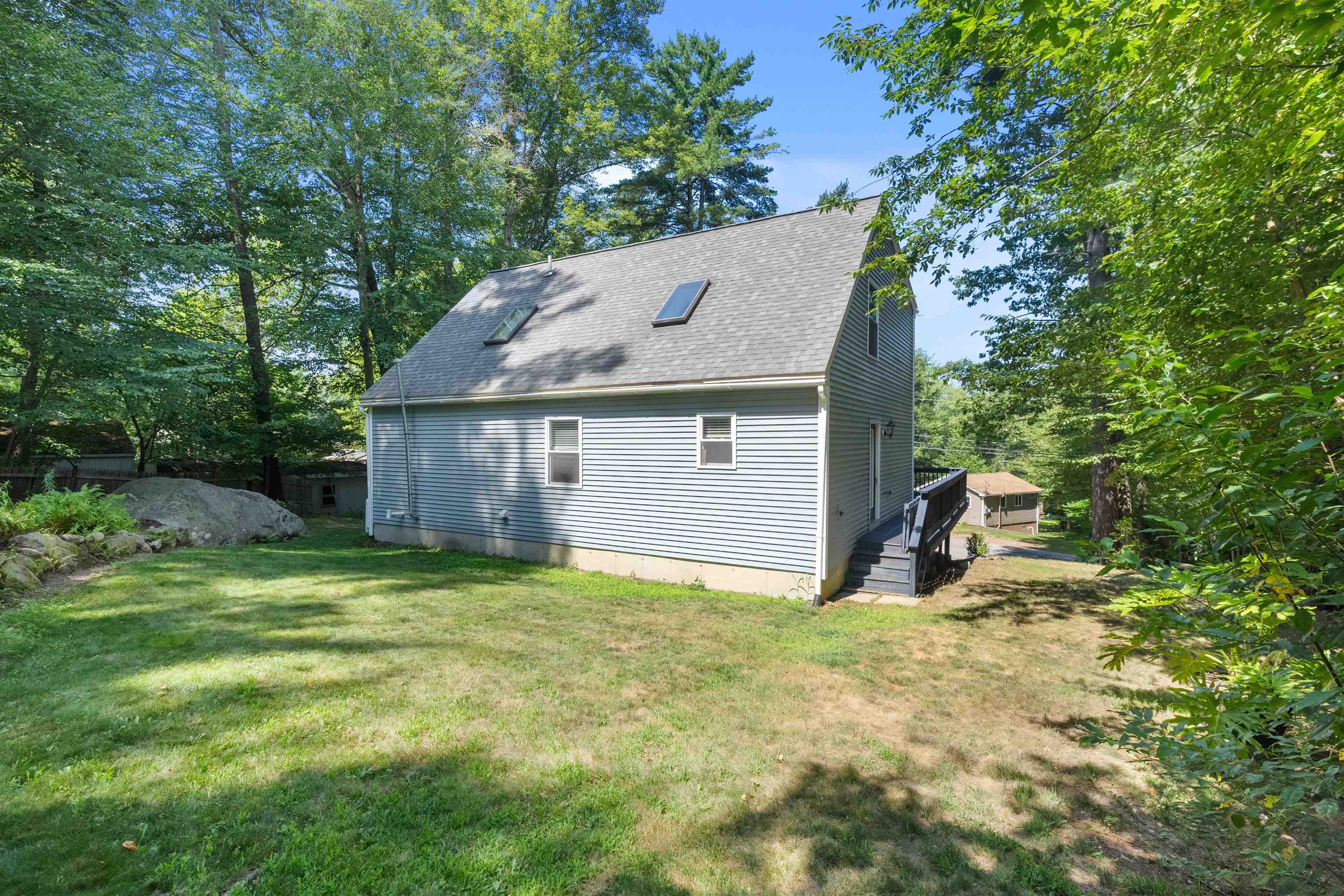 7 Woodlawn Road Raymond, NH 03077 - Photo 4 of 31 Gallery Image 4
