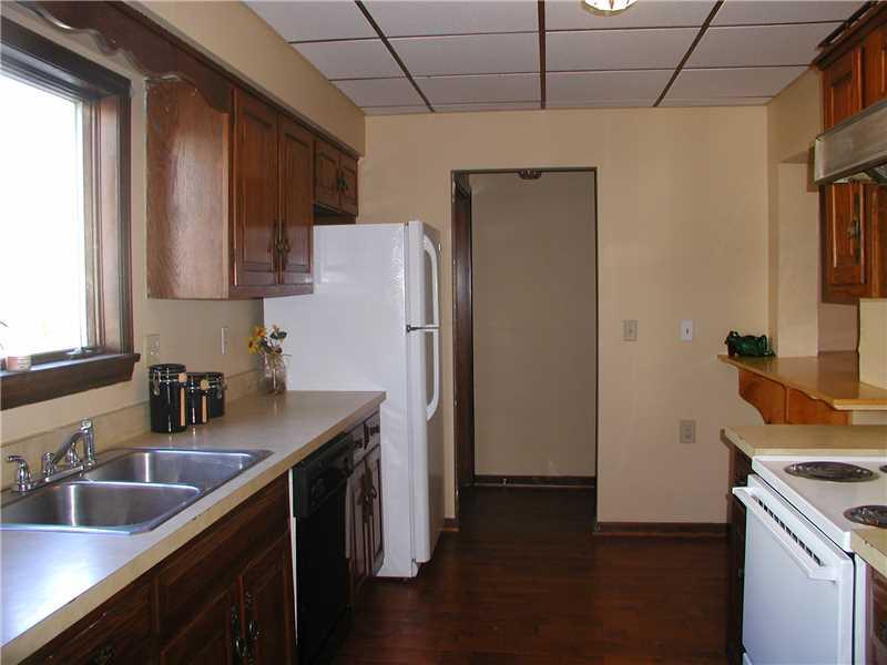 414 Broad City Of But Butler, PA 16001 - Photo 6 of 22 Kitchen.