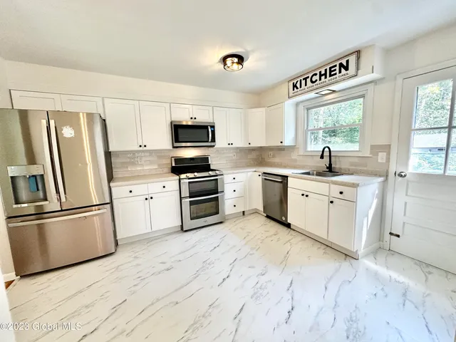 $2,900 | 14 Wendy Lane, Ballston, NY 12027