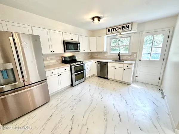 $2,900 | 14 Wendy Lane, Ballston, NY 12027