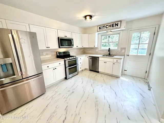 $2,900 | 14 Wendy Lane, Ballston, NY 12027