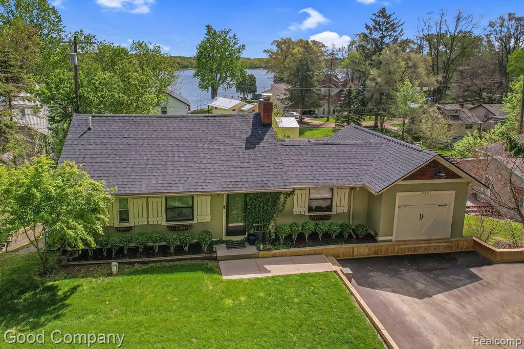 8260 Tipsico Lake Road Holly, MI 48442 - Photo 2 of 33