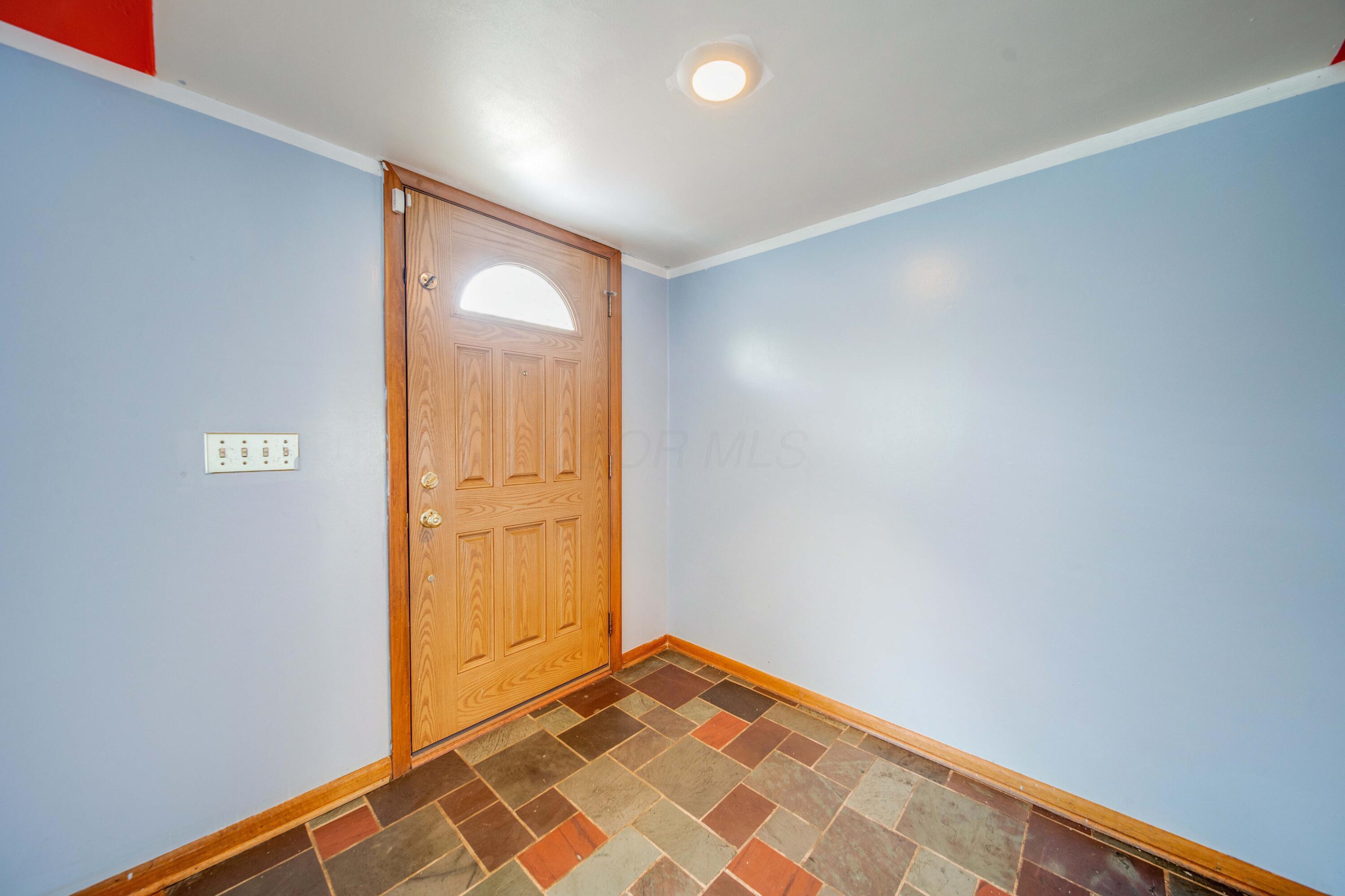 5546 Redwood Road Columbus, OH 43229 - Photo 11 of 66 11-print-A7409992_3_4