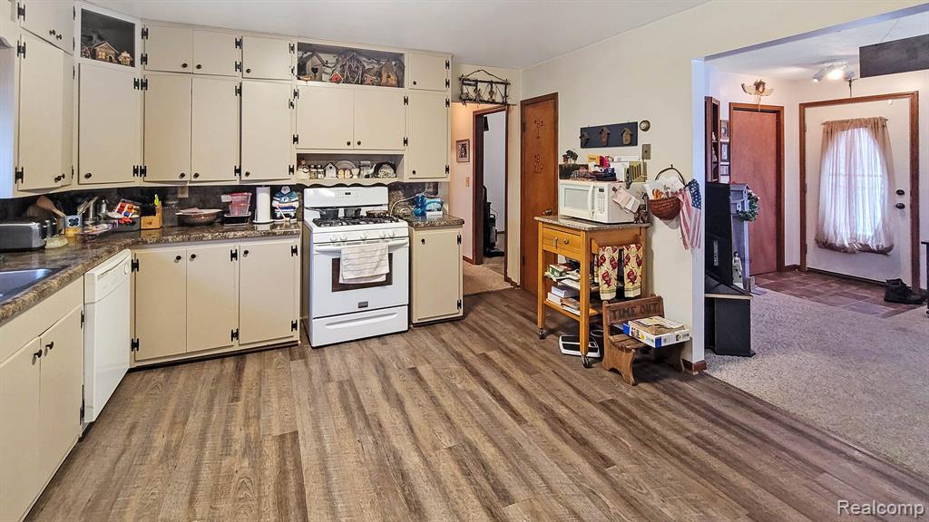 4095 East Carpenter Road Flint, MI 48506 - Photo 11 of 23
