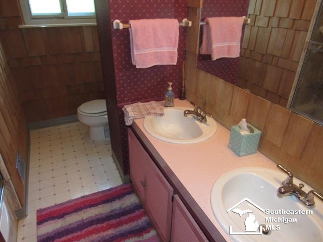 9745 Pardee Road Taylor, MI 48180 - Photo 13 of 19 31299919-12.JPG